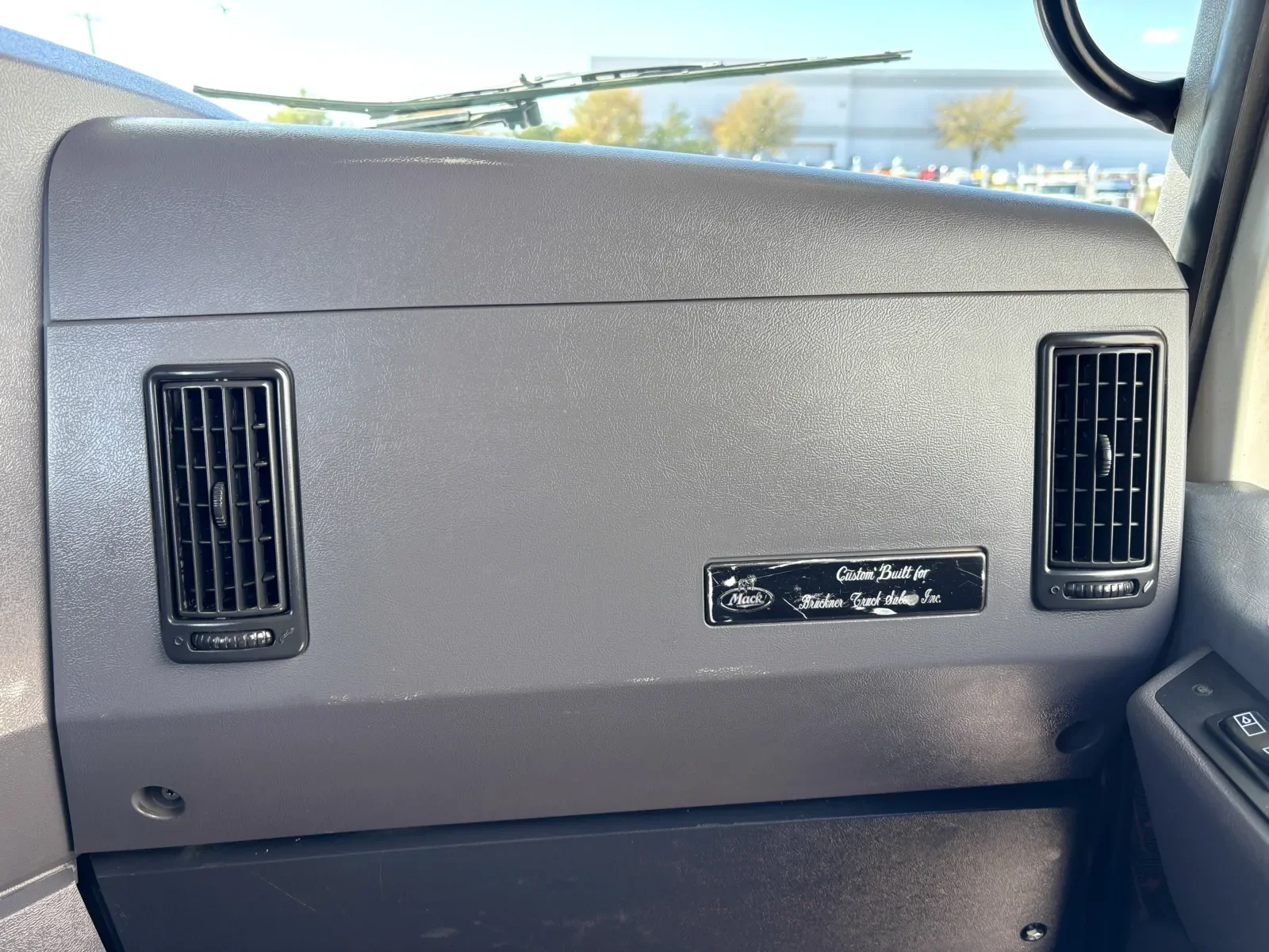 2013 Mack Pinnacle in Hutchins, TX — photo 19