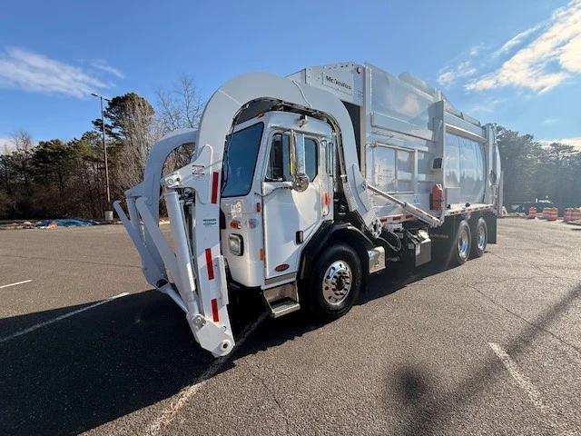 2025 Peterbilt 520 in CLARKSBURG, WV