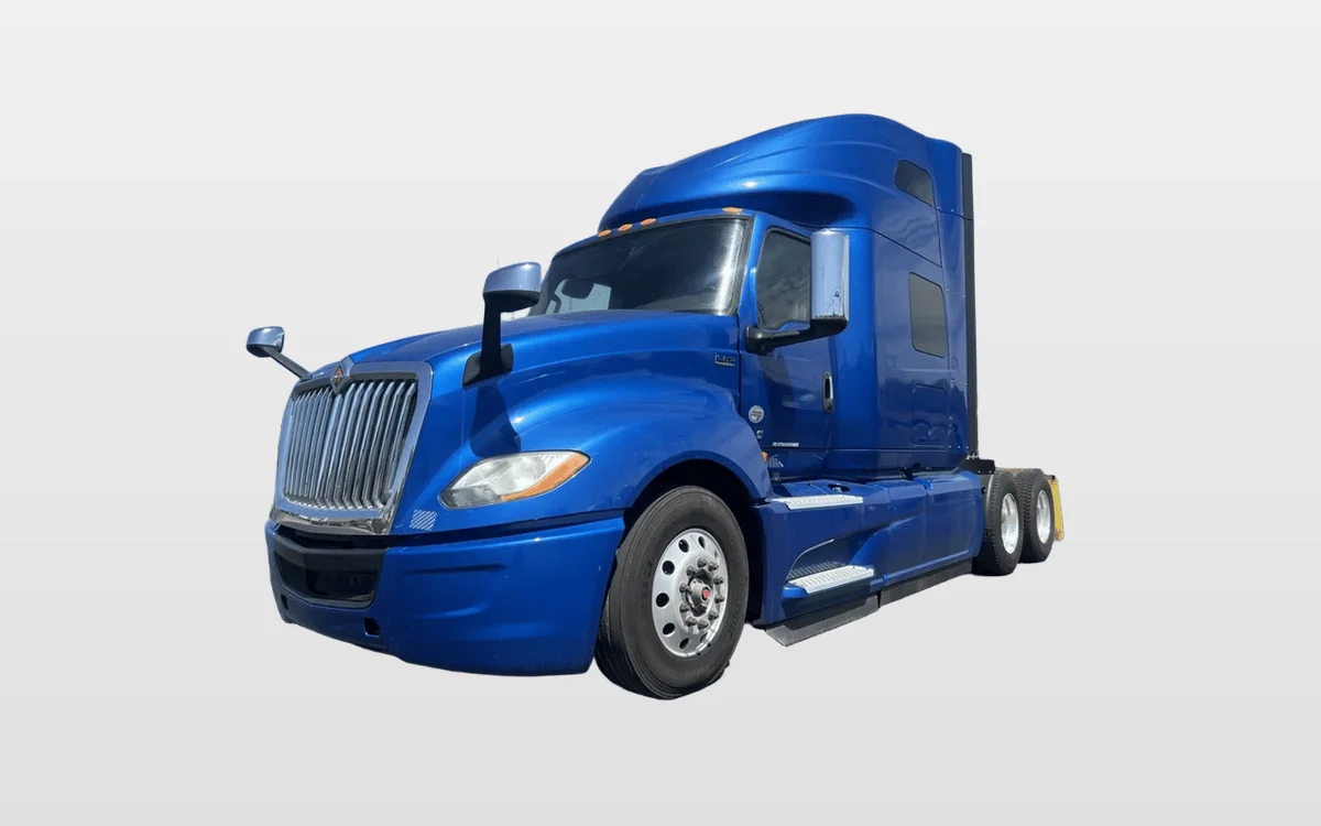 2020 International LT - image 1