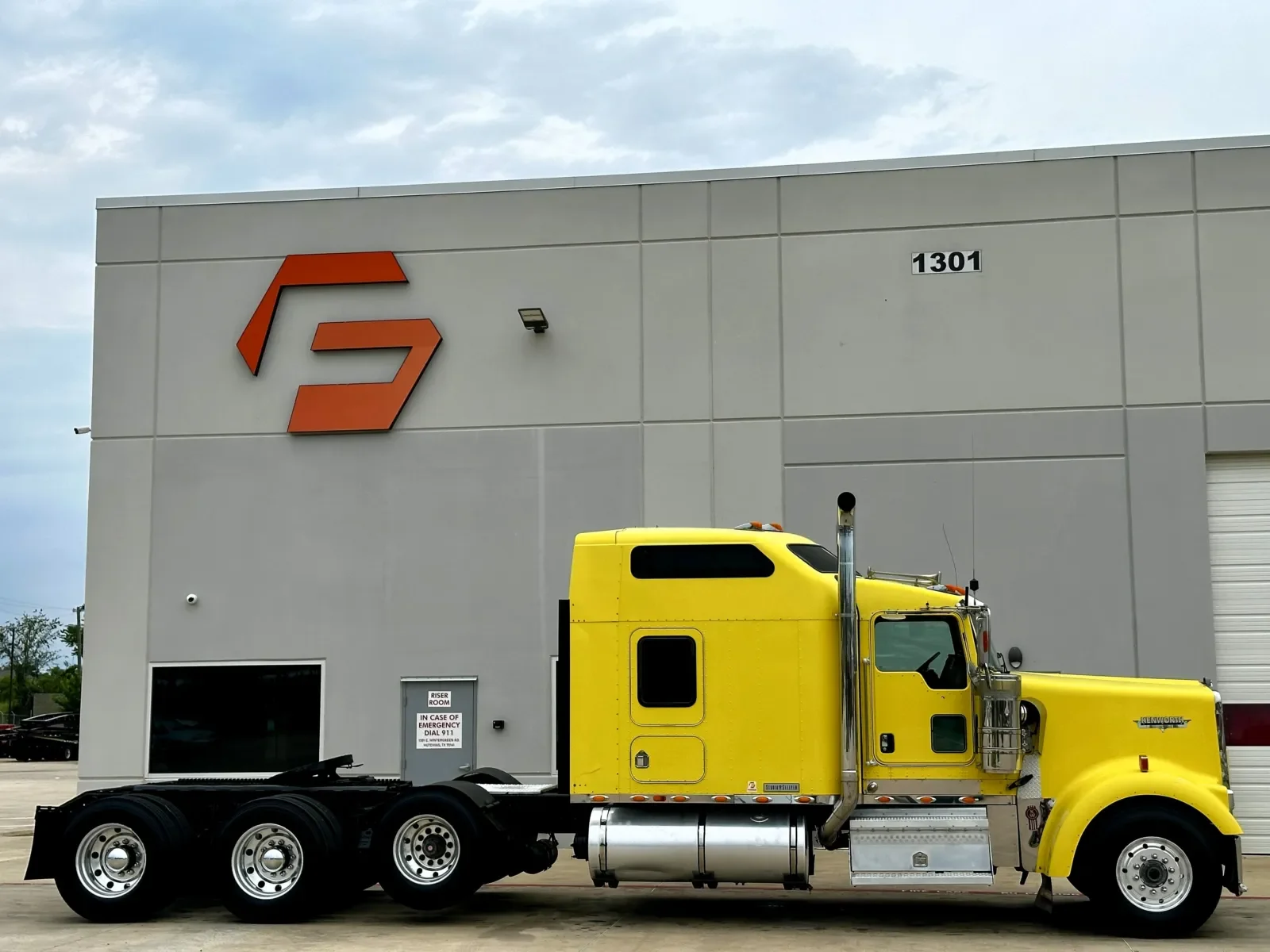 2004 Kenworth W900 in Hutchins, TX — photo 3
