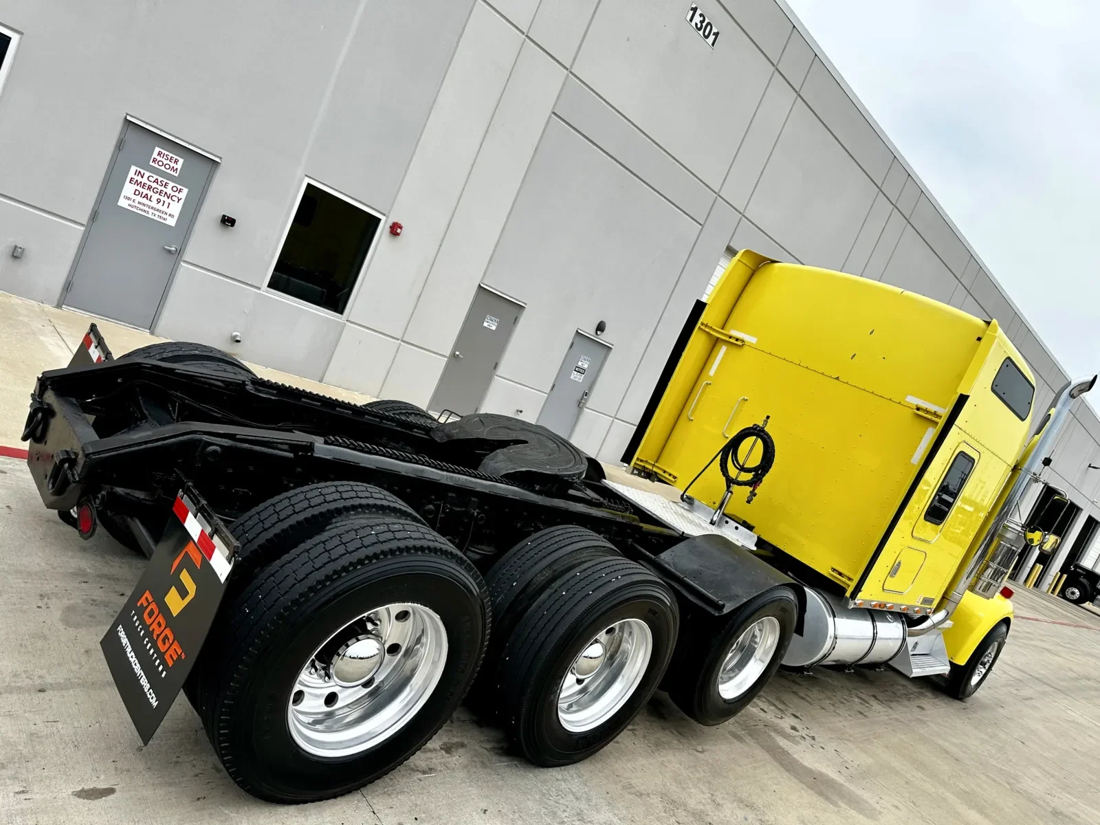 2004 Kenworth W900 in Hutchins, TX — photo 11