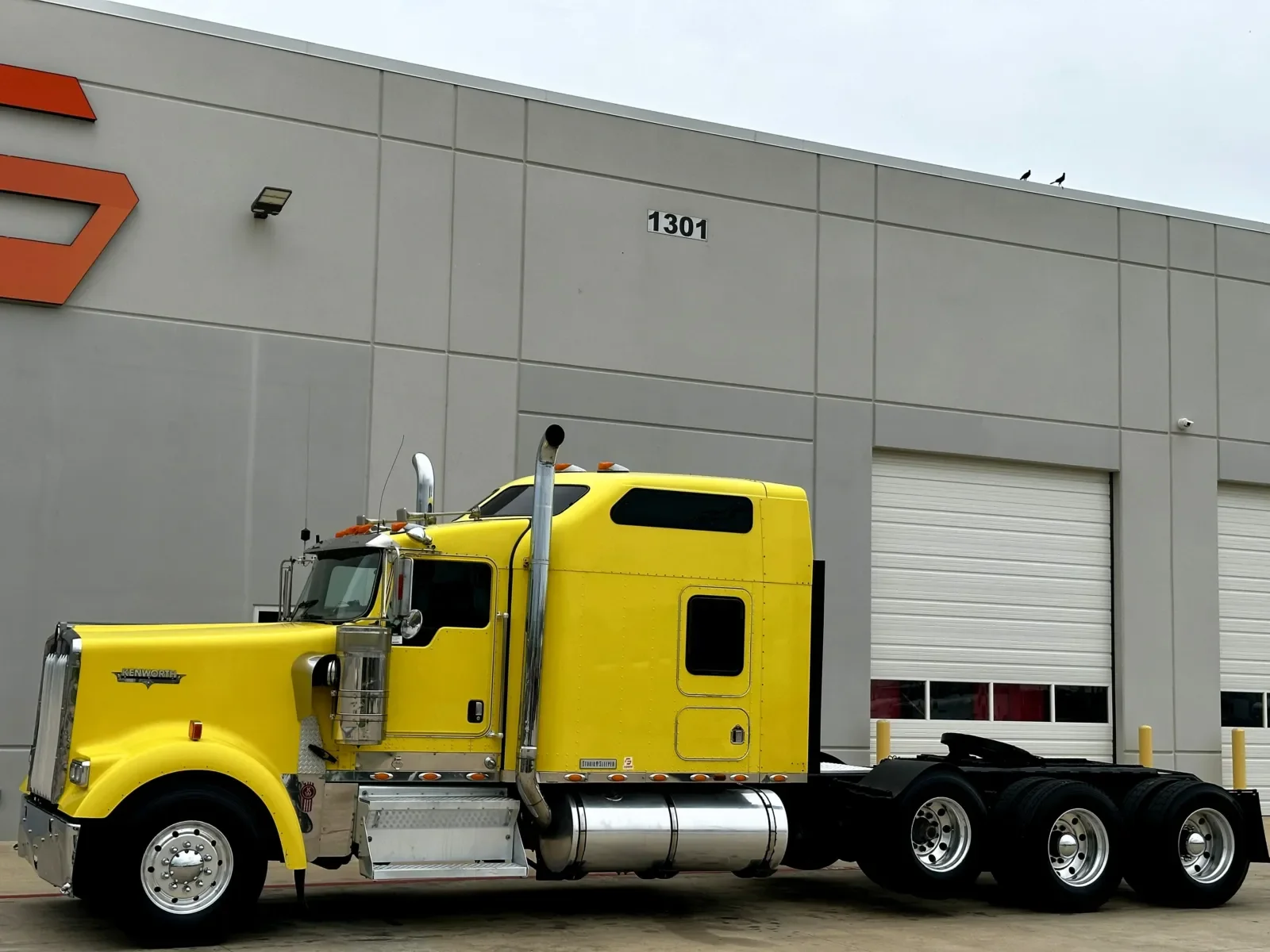 2004 Kenworth W900 in Hutchins, TX — photo 2