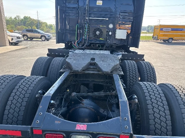 2020 Volvo VNL 760 - image 6