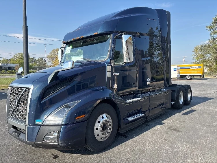 2020 Volvo VNL 760 - image 3
