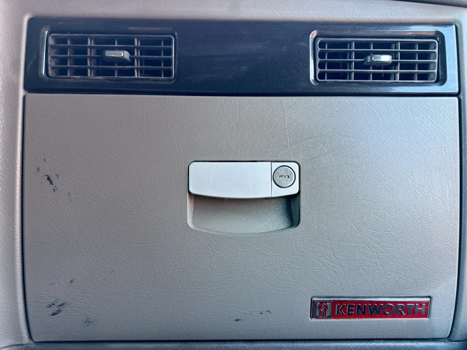 2015 Kenworth T800 in New Lenox, IL — photo 19