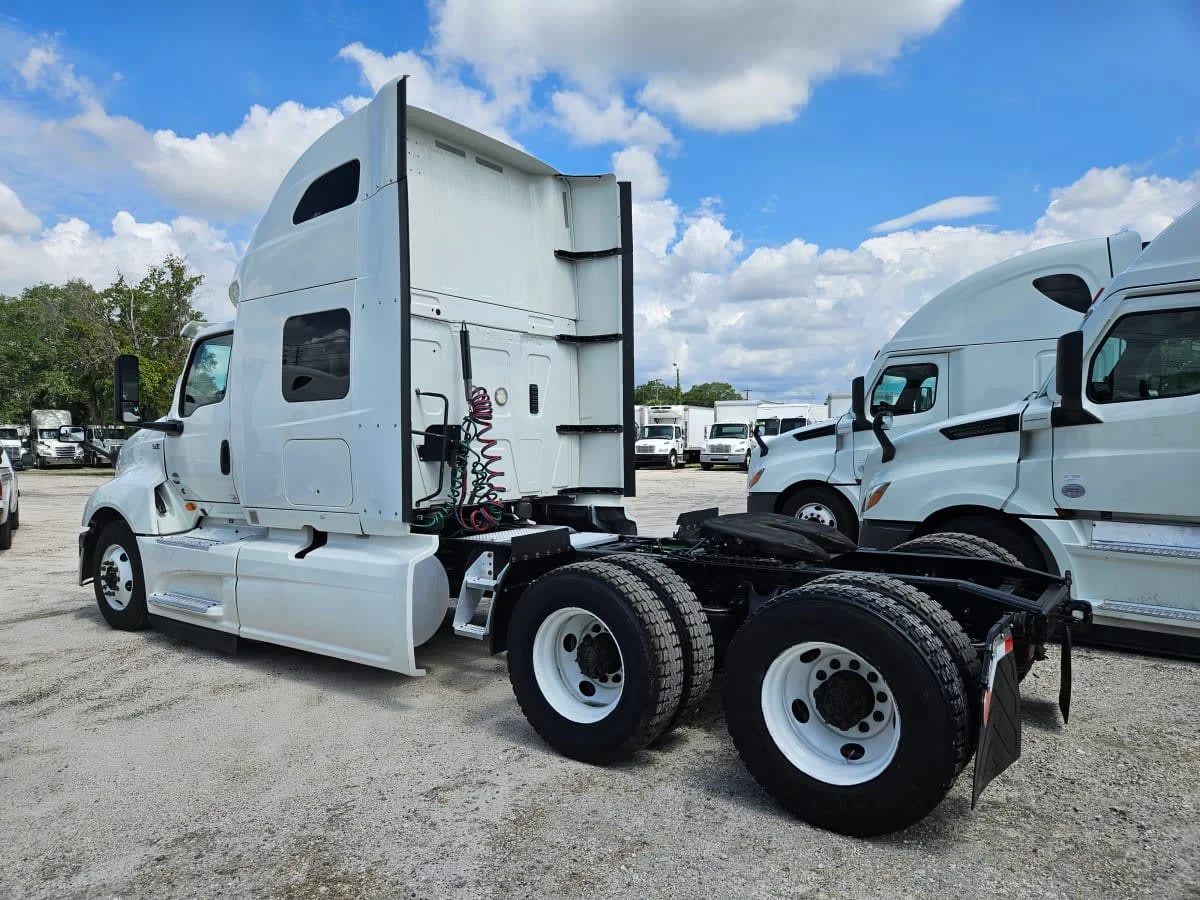 2019 International LT in Orlando, FL — photo 6