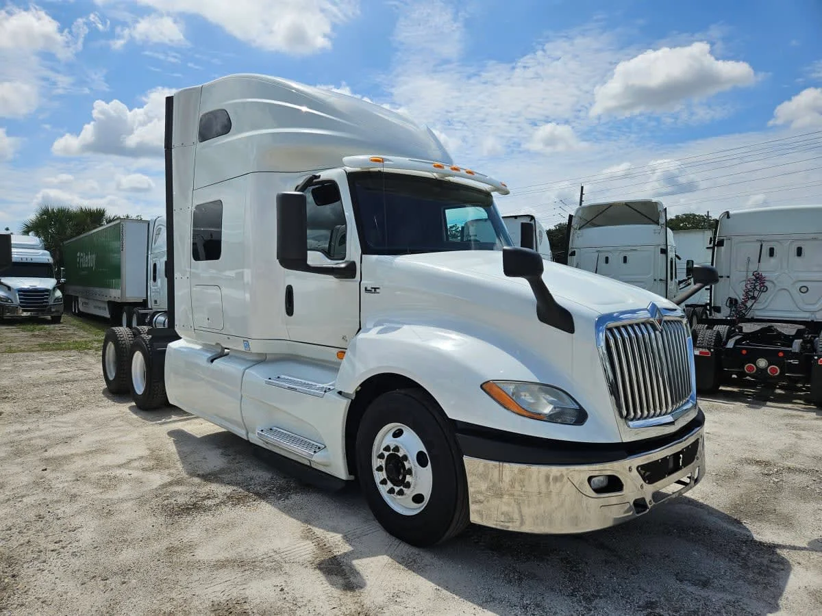 2019 International LT in Orlando, FL — photo 3