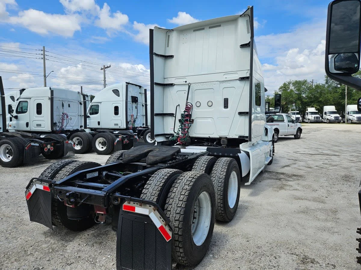 2019 International LT in Orlando, FL — photo 4