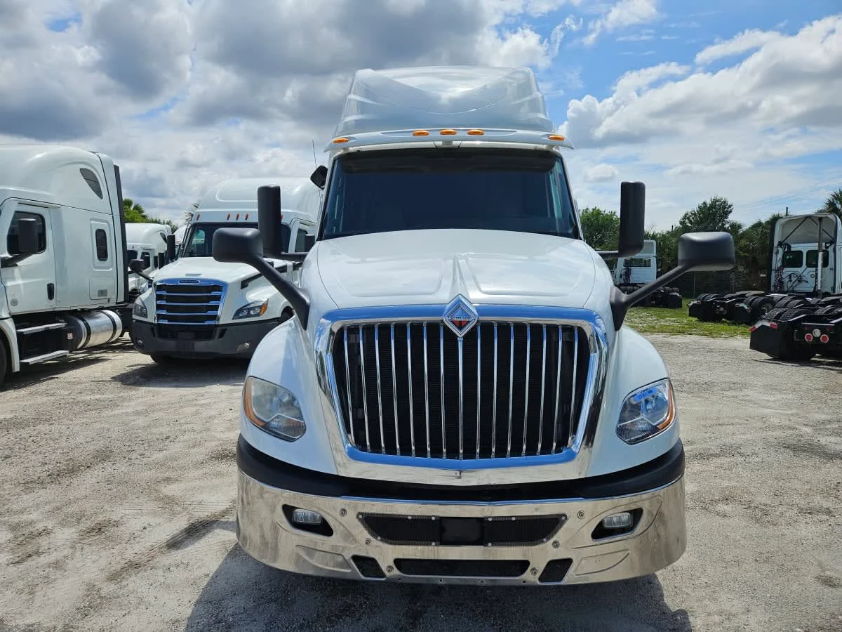 2019 International LT in Orlando, FL — photo 2