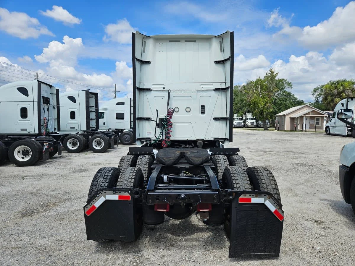 2019 International LT in Orlando, FL — photo 5