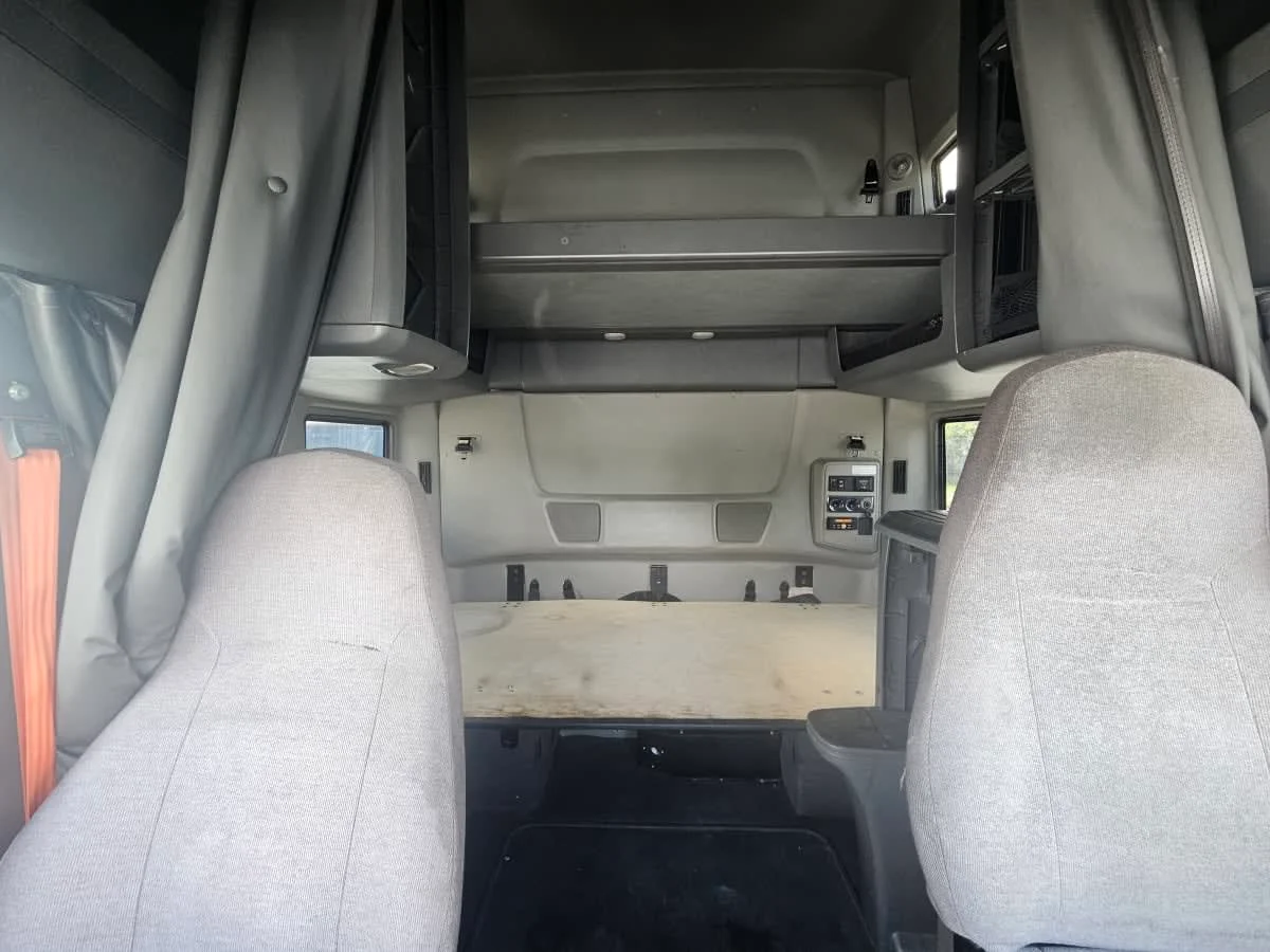 2019 International LT in Orlando, FL — photo 7