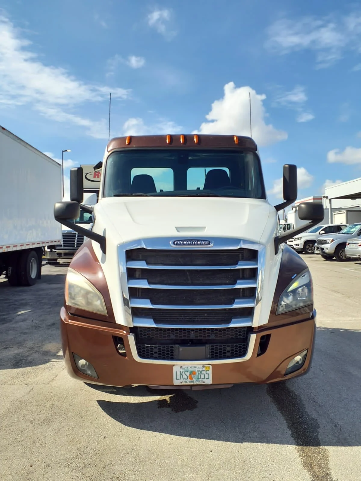 2020 Freightliner Cascadia in Miami, FL — photo 2