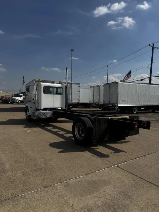 2020 Peterbilt 337 - image 9