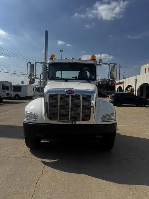 2020 Peterbilt 337 - image 3