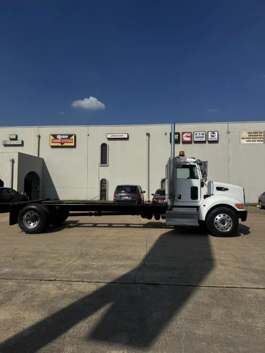 2020 Peterbilt 337 - image 5