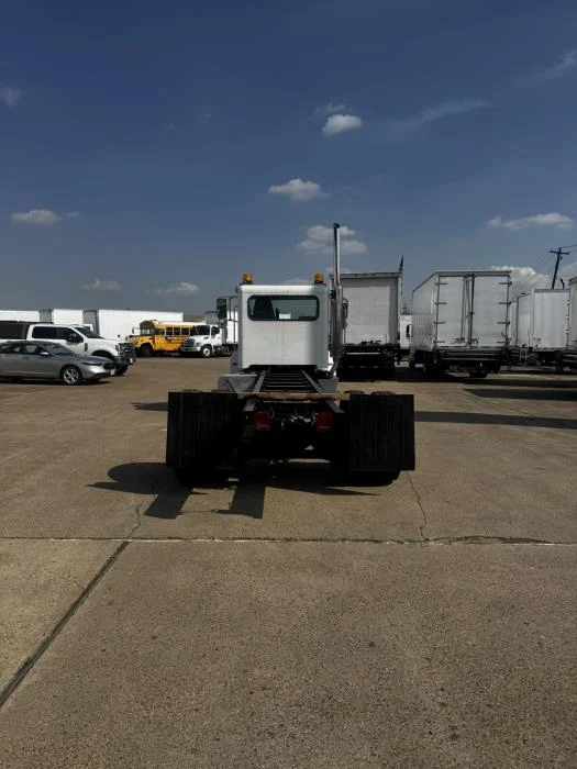 2020 Peterbilt 337 - image 7