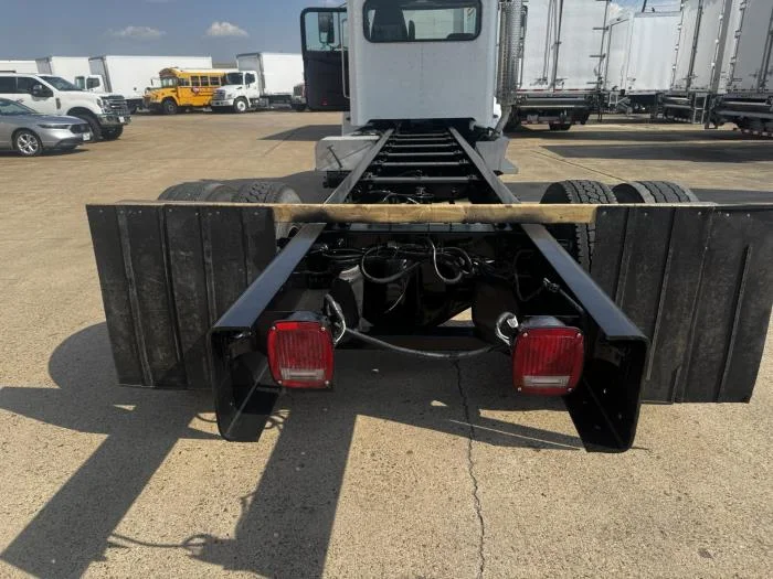 2020 Peterbilt 337 - image 8