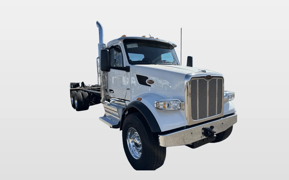 2025 Peterbilt 567 - image 1