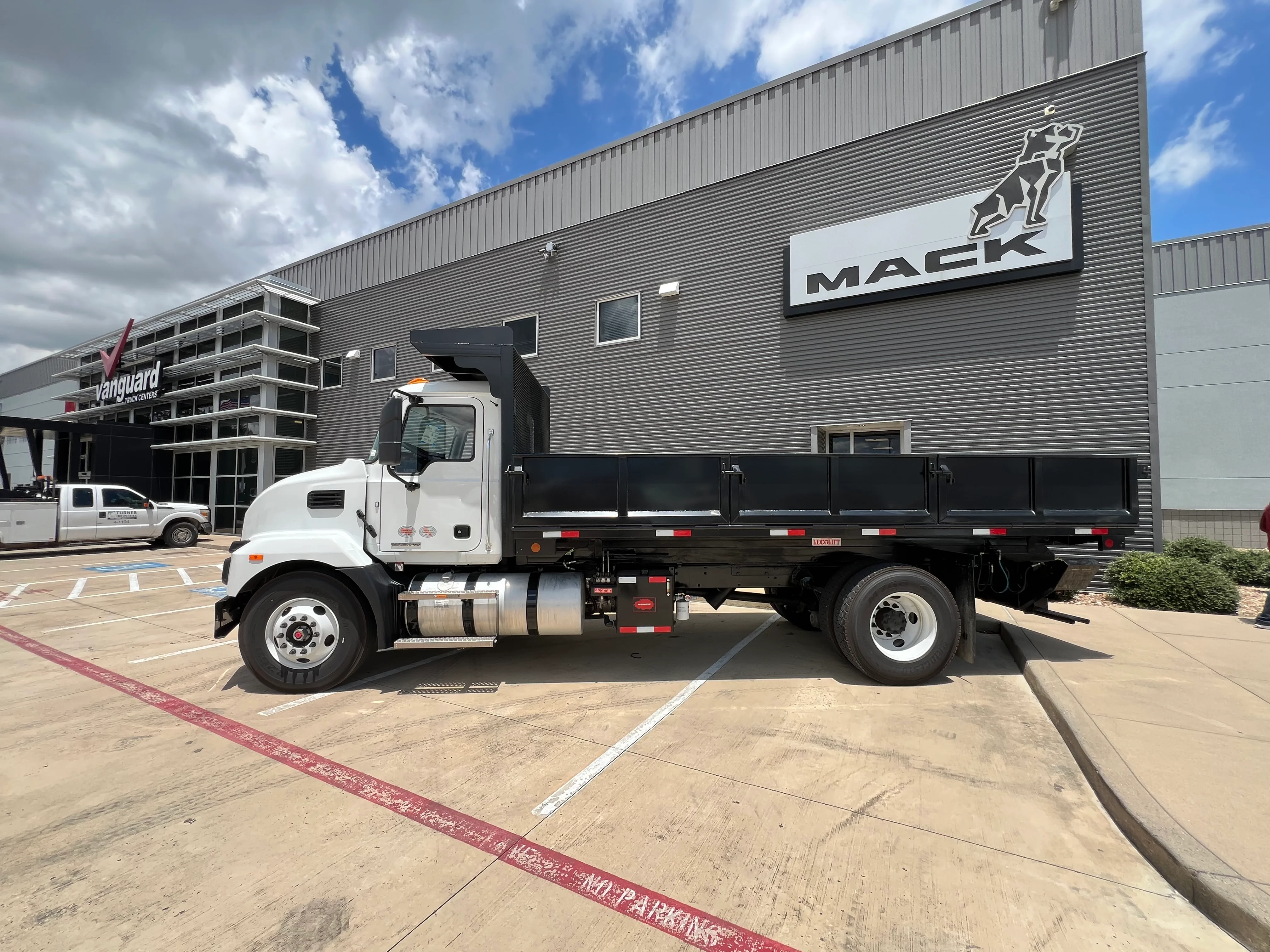 2025 Mack MD in Houston, TX — photo 2