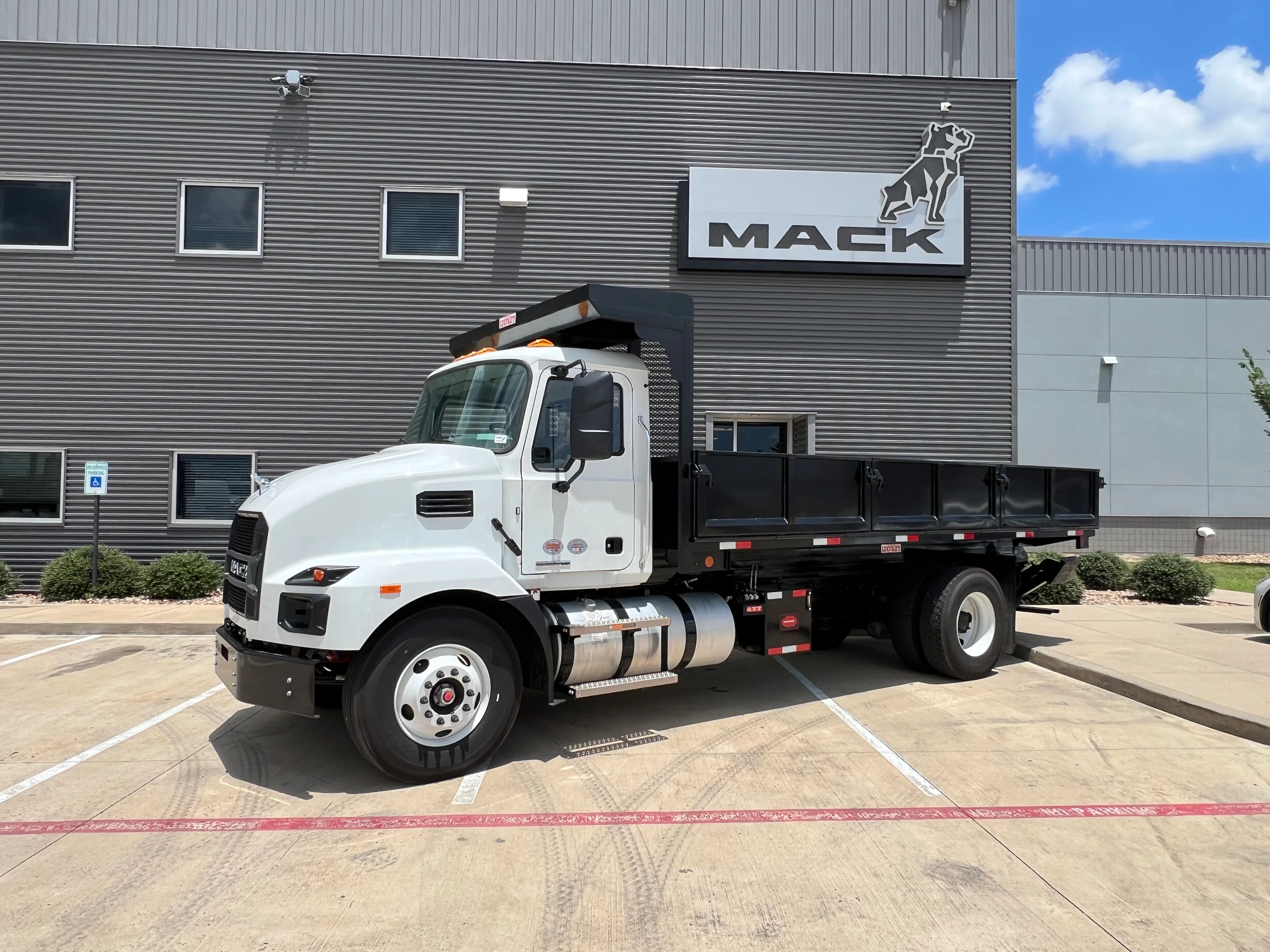 2025 Mack MD in Houston, TX — photo 3