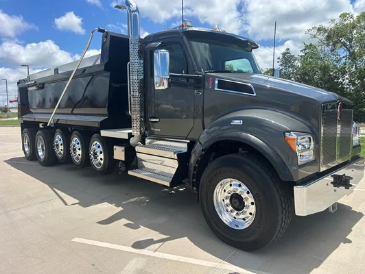 2027 Kenworth T880