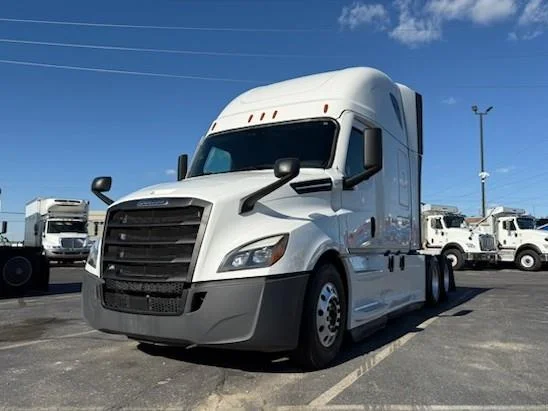 2023 Freightliner Cascadia - image 2