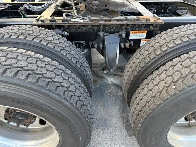 2023 Freightliner Cascadia - image 14