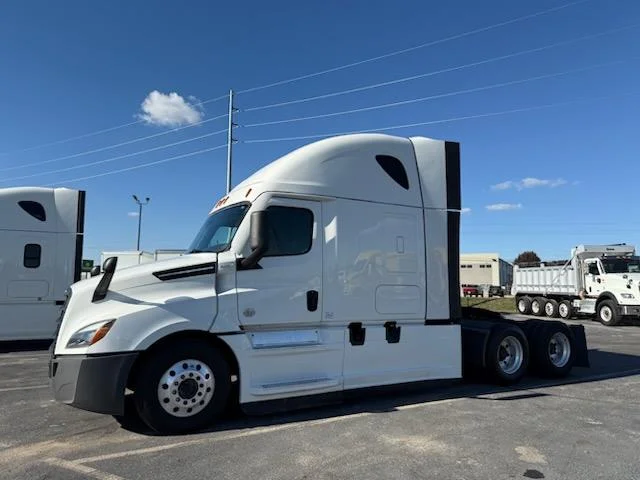 2023 Freightliner Cascadia - image 7
