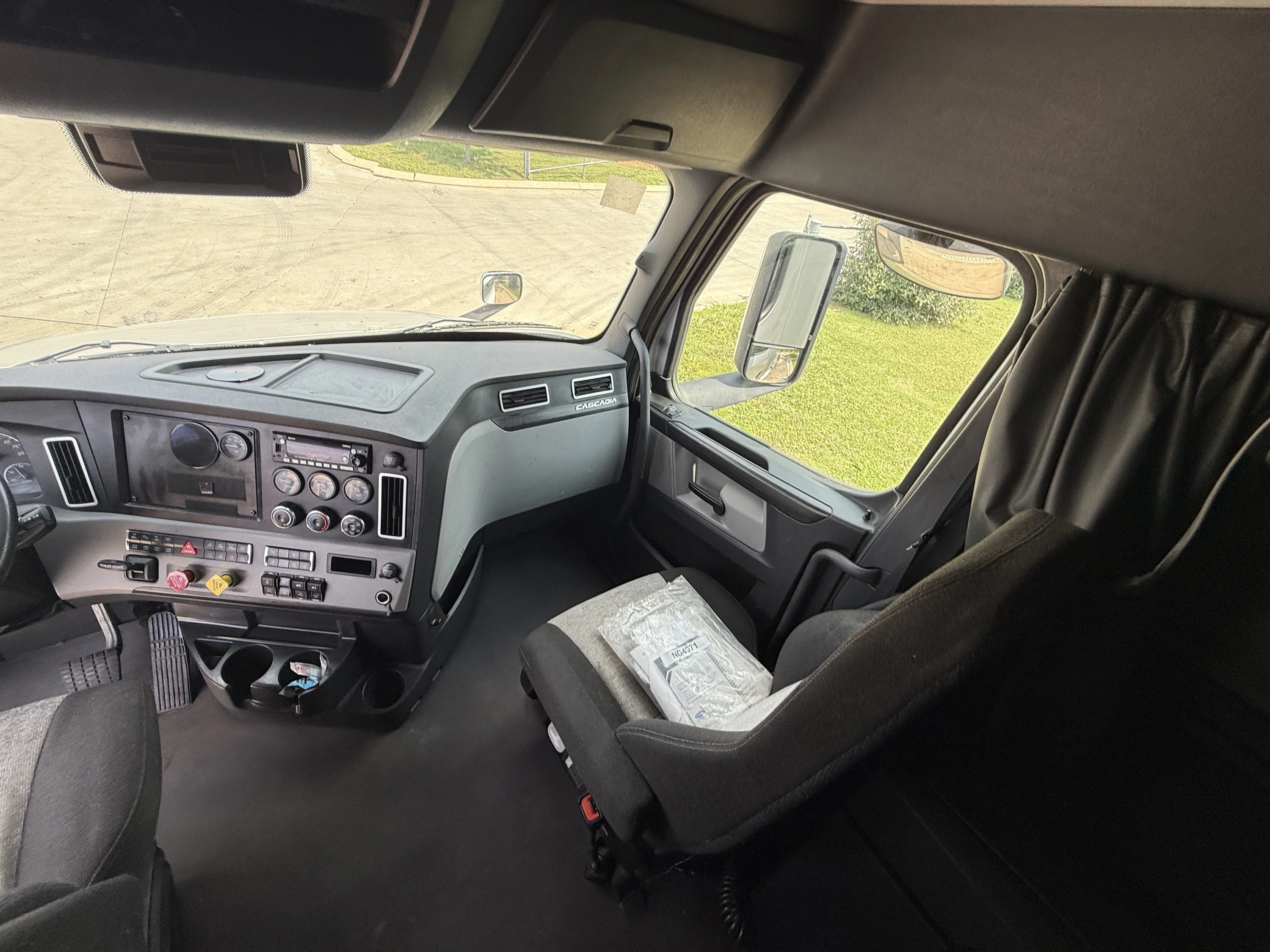2023 Freightliner Cascadia in Clarksville, TN — photo 21