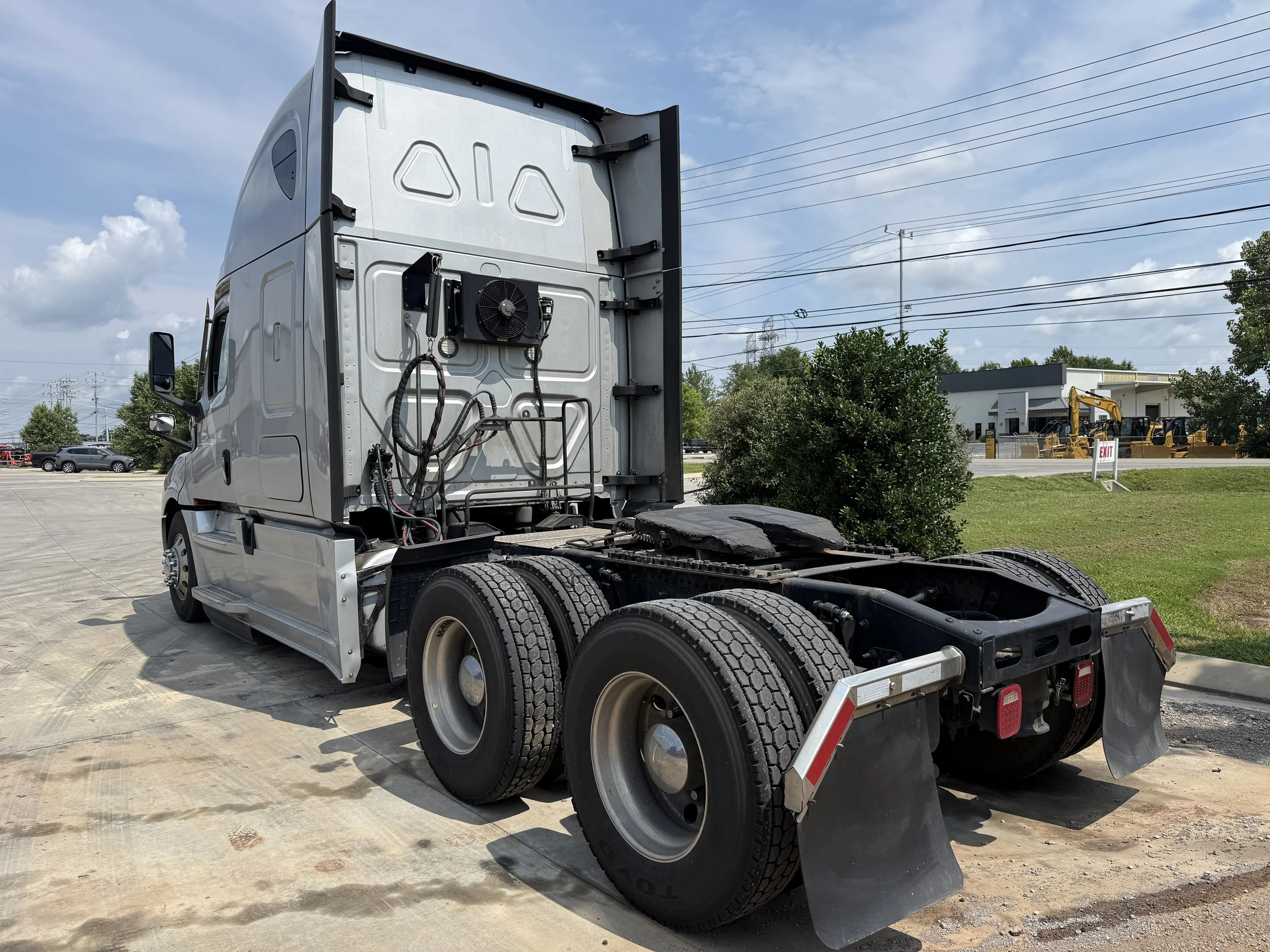2023 Freightliner Cascadia in Clarksville, TN — photo 6