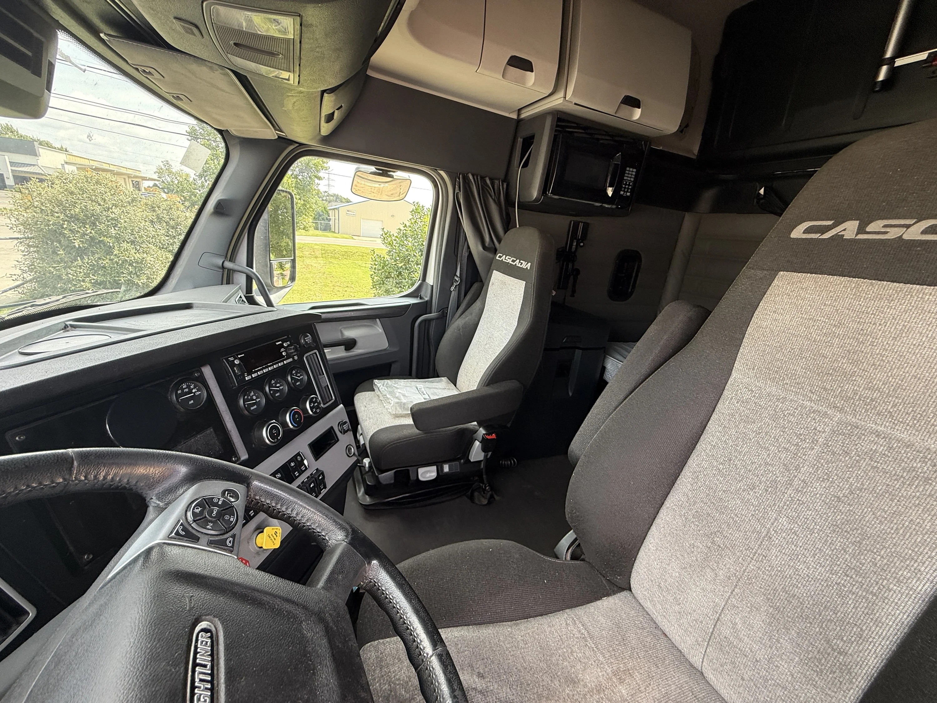 2023 Freightliner Cascadia in Clarksville, TN — photo 15