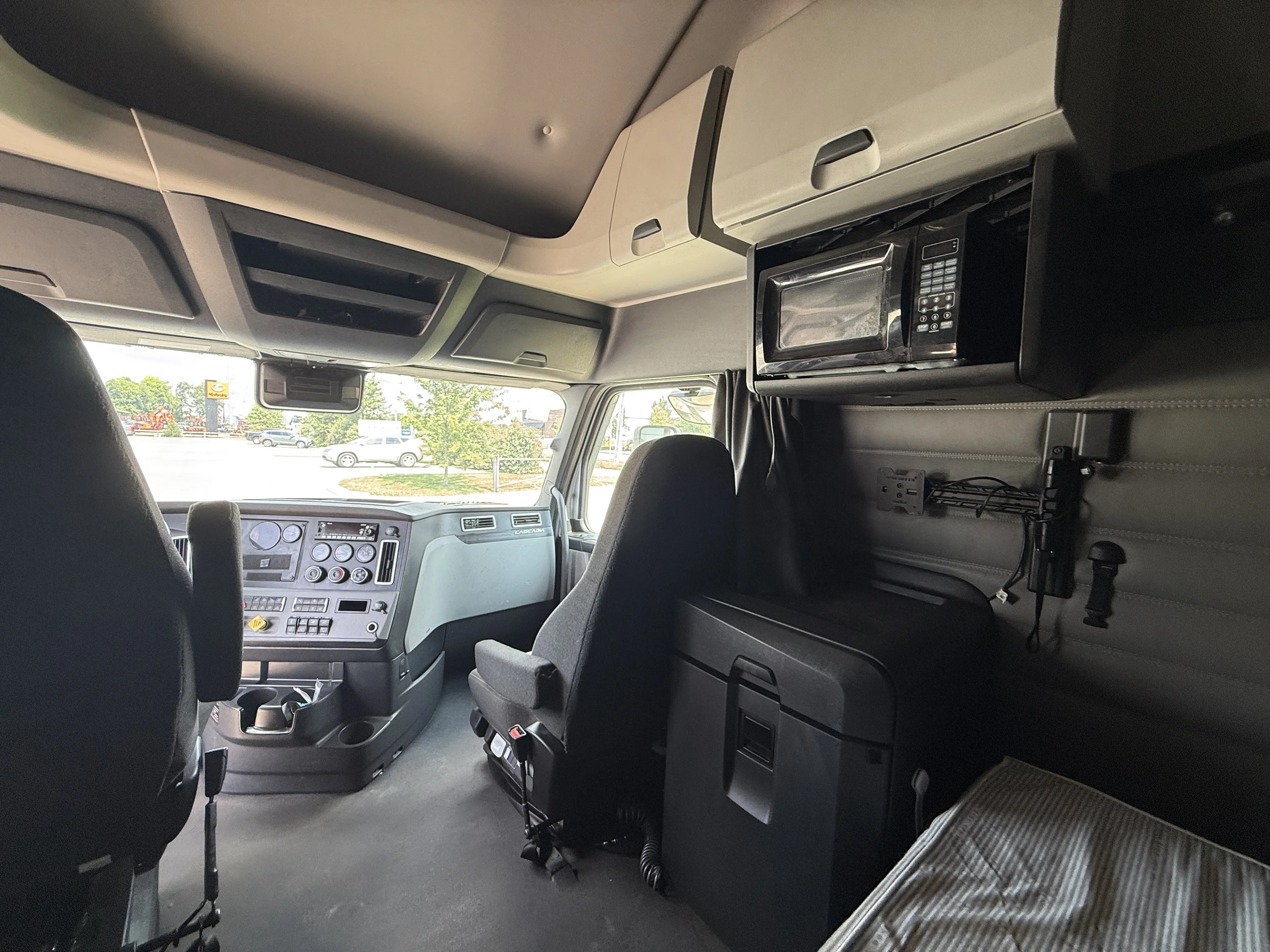 2023 Freightliner Cascadia in Clarksville, TN — photo 20