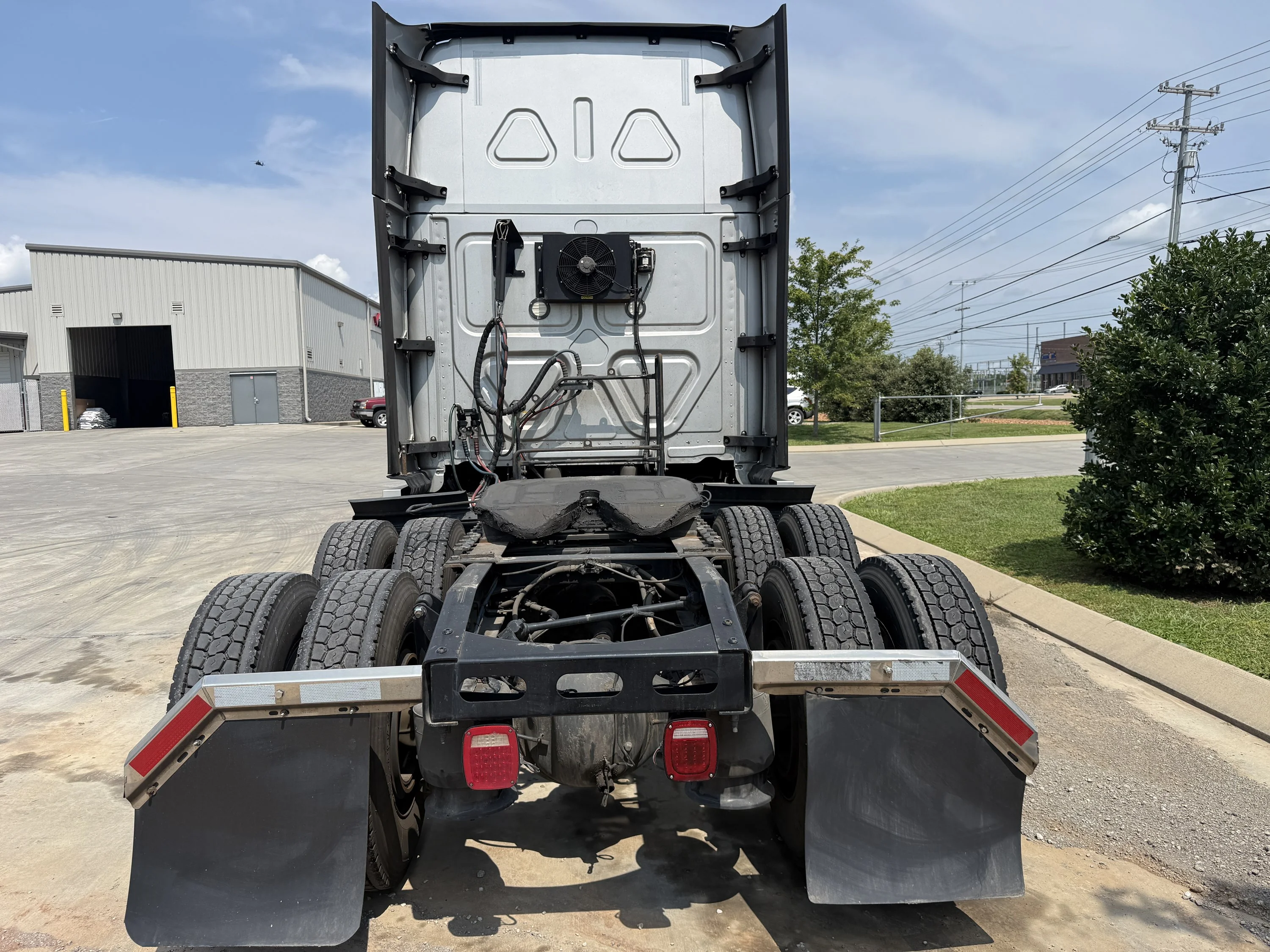 2023 Freightliner Cascadia in Clarksville, TN — photo 7
