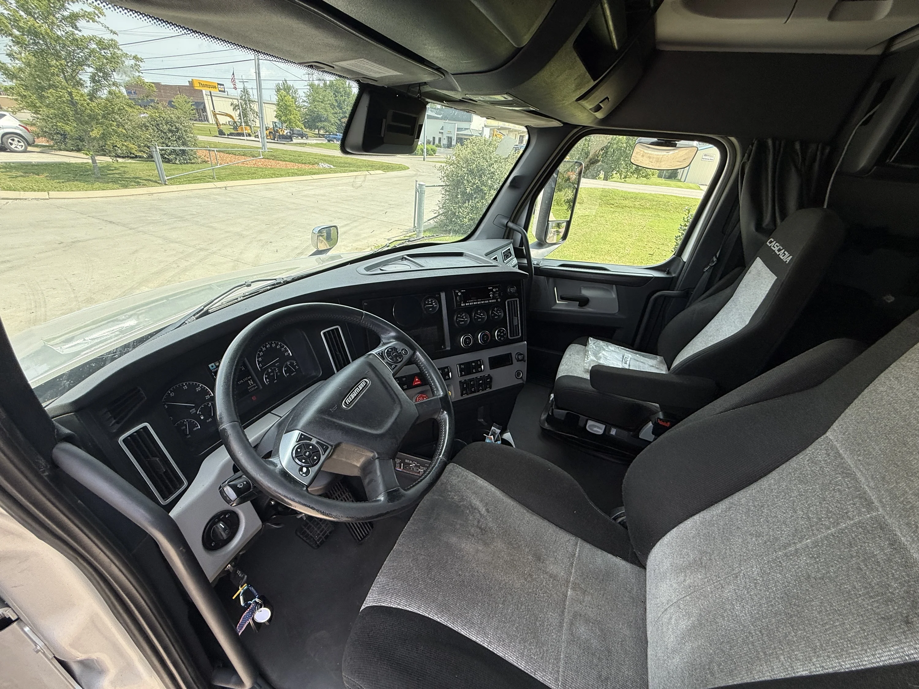 2023 Freightliner Cascadia in Clarksville, TN — photo 14