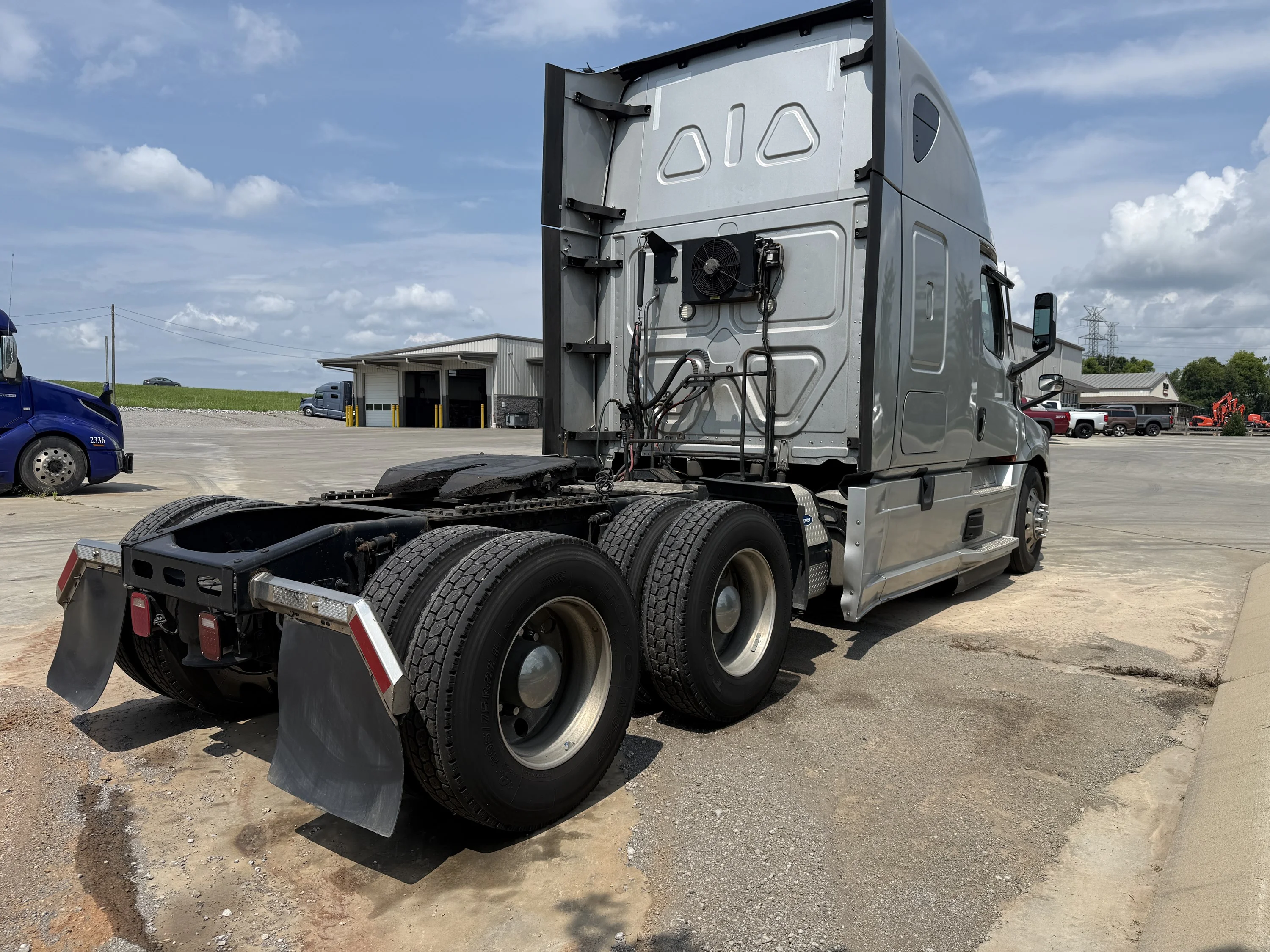 2023 Freightliner Cascadia in Clarksville, TN — photo 8