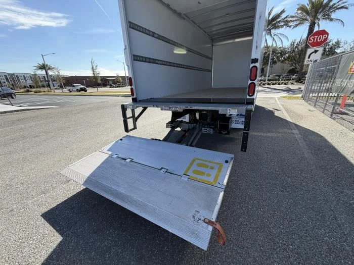 2025 Isuzu NRR - image 7