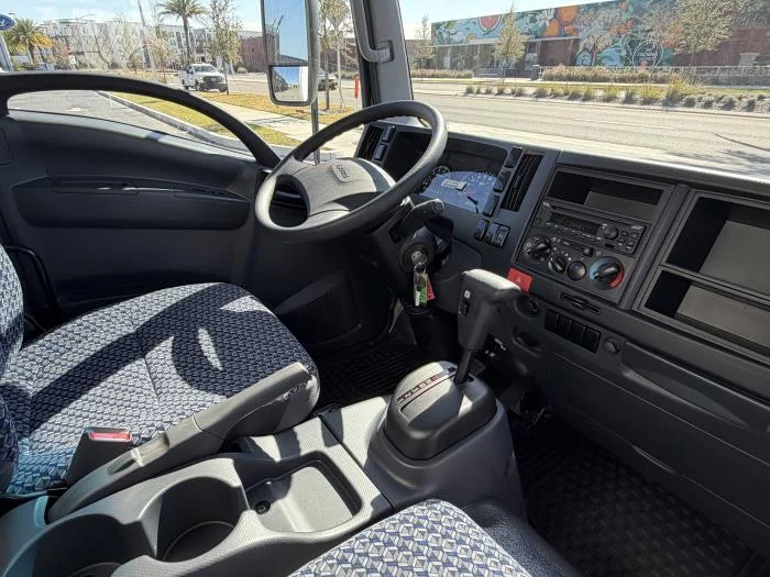2025 Isuzu NRR - image 15