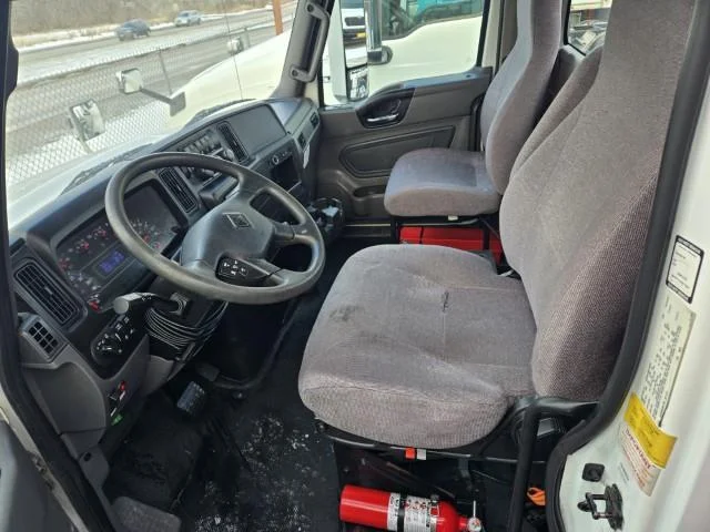 2019 International MV - image 8