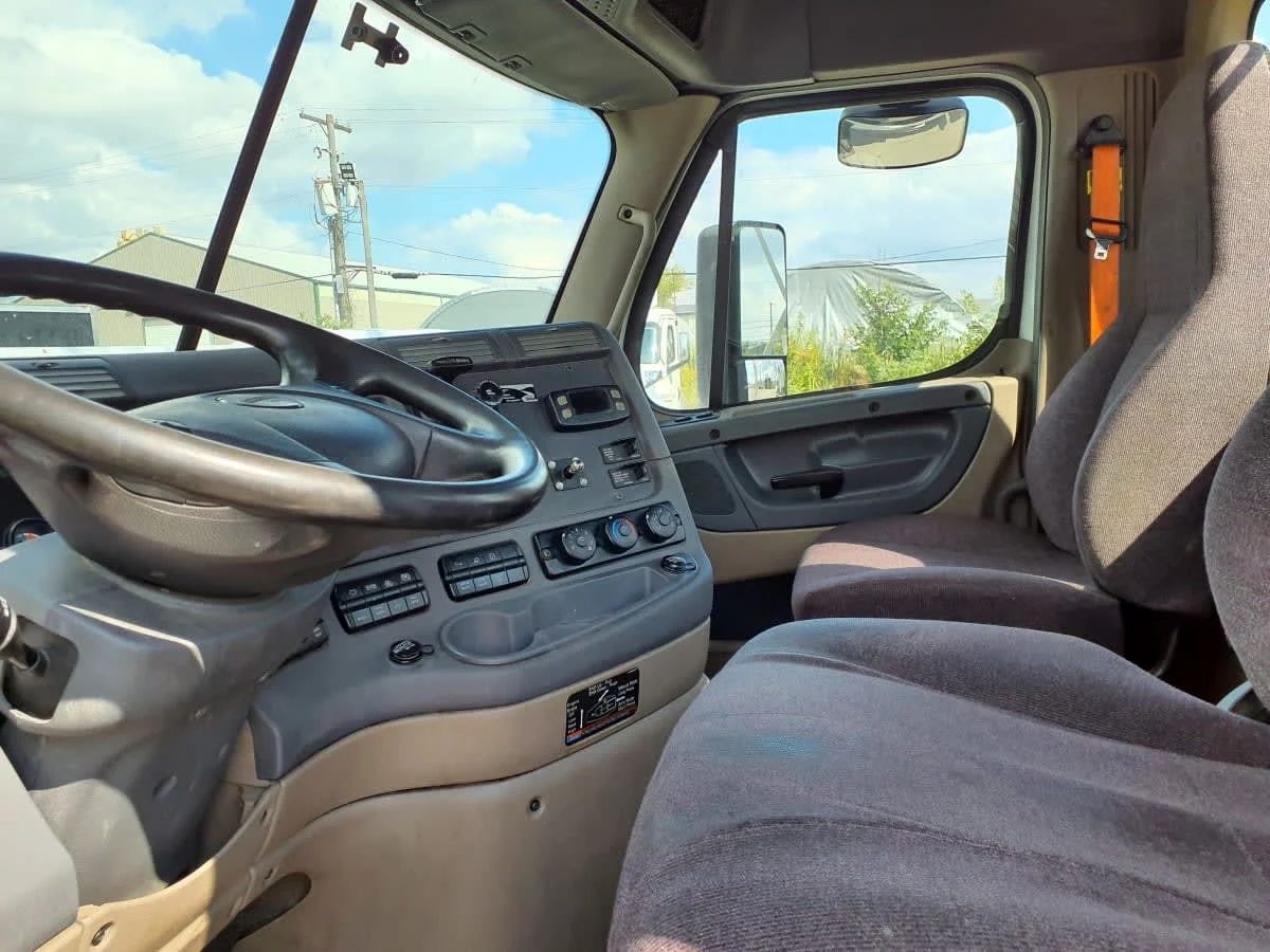 2019 Freightliner Cascadia in Indianapolis, IN — photo 7
