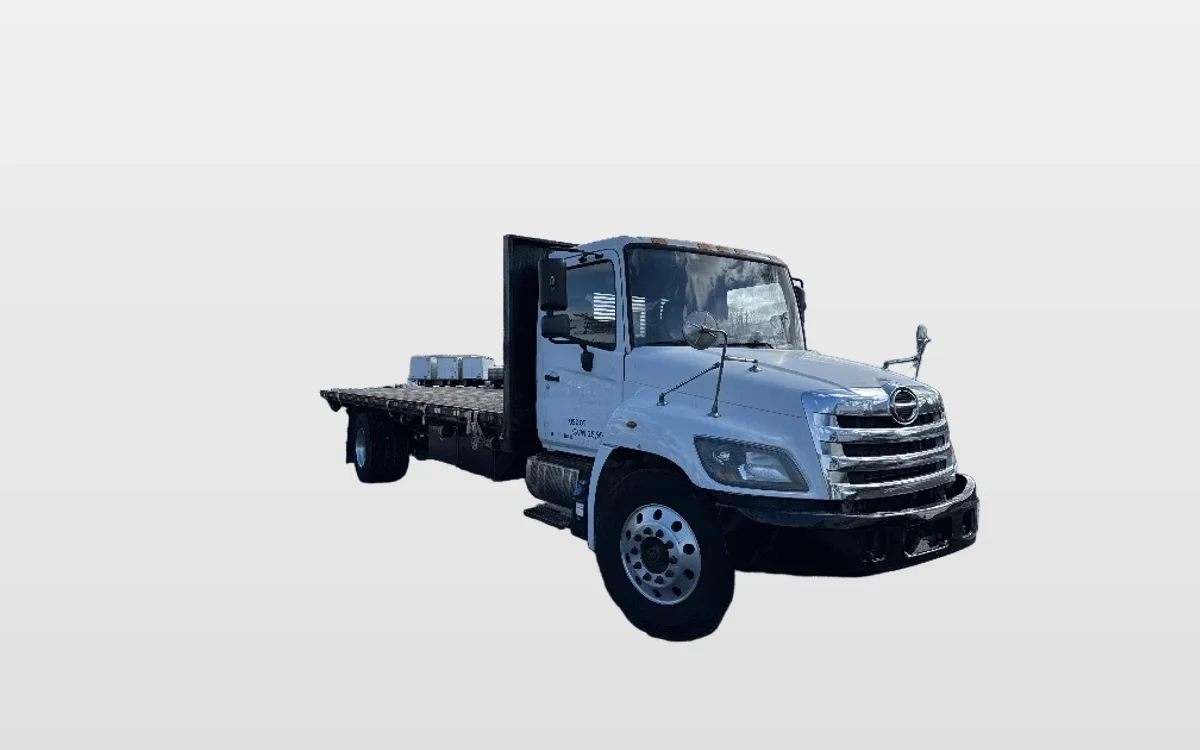 2017 Hino 268 - image 1