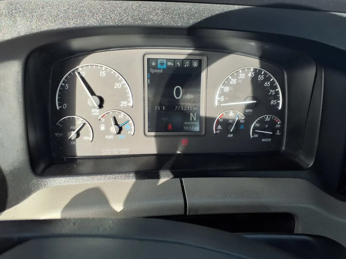 2020 Freightliner Cascadia in Fort Worth, TX — photo 10