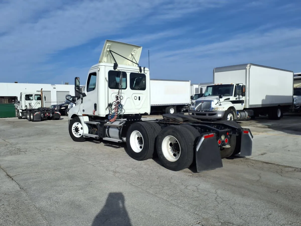 2020 Freightliner Cascadia in Fort Worth, TX — photo 6