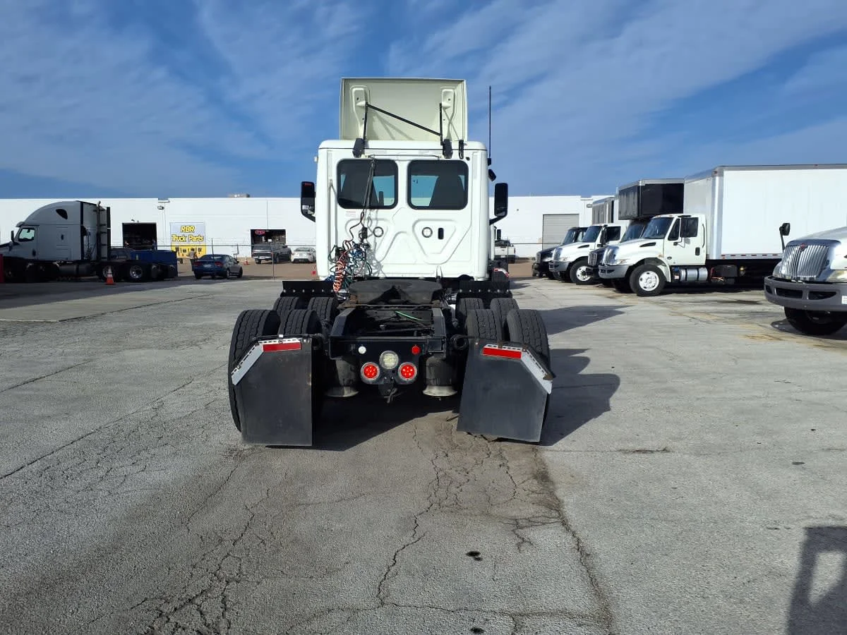 2020 Freightliner Cascadia in Fort Worth, TX — photo 5