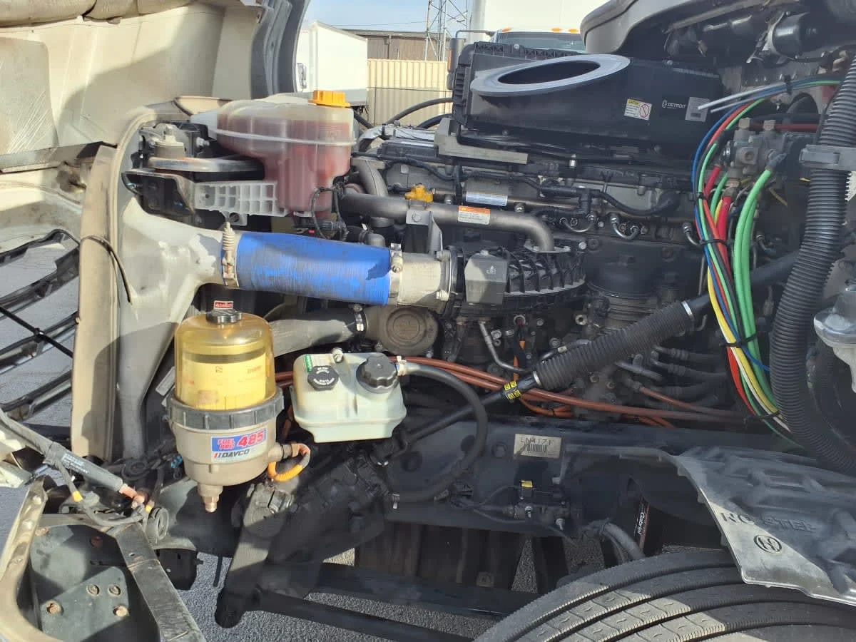 2020 Freightliner Cascadia in Fort Worth, TX — photo 8