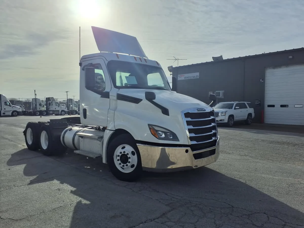 2020 Freightliner Cascadia in Fort Worth, TX — photo 3