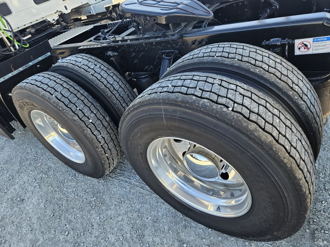 2026 Volvo VNL 860 in Indianapolis, IN — photo 7