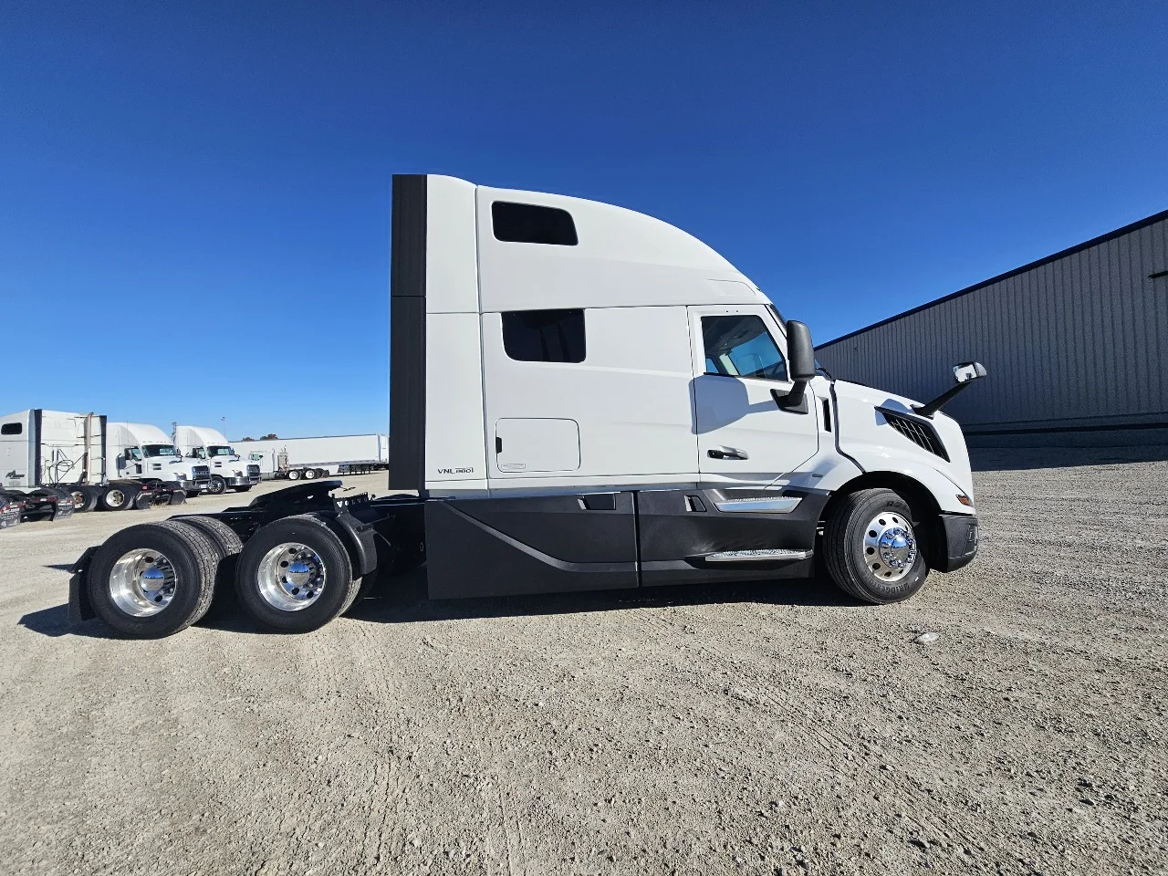 2026 Volvo VNL 860 in Indianapolis, IN — photo 4