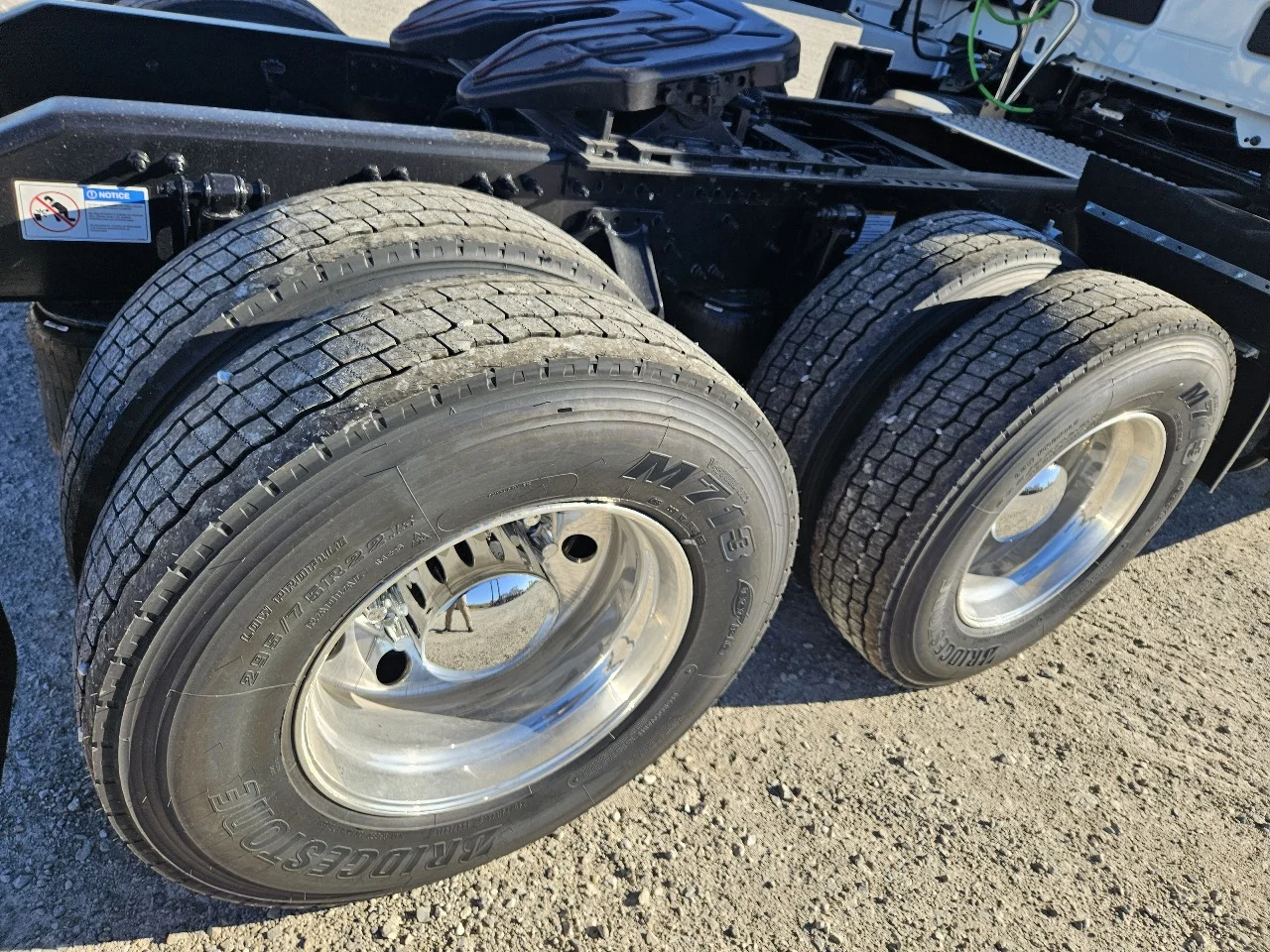 2026 Volvo VNL 860 in Indianapolis, IN — photo 5