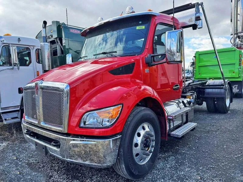 2025 Kenworth T280
