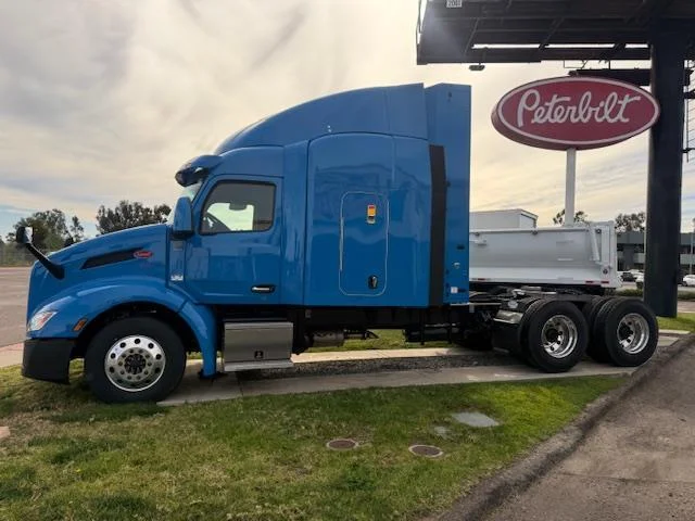 2025 Peterbilt 579 - image 2